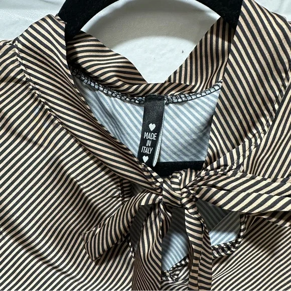 Gold full sleeves top with a knot ✨👚 - Picture 3 of 4